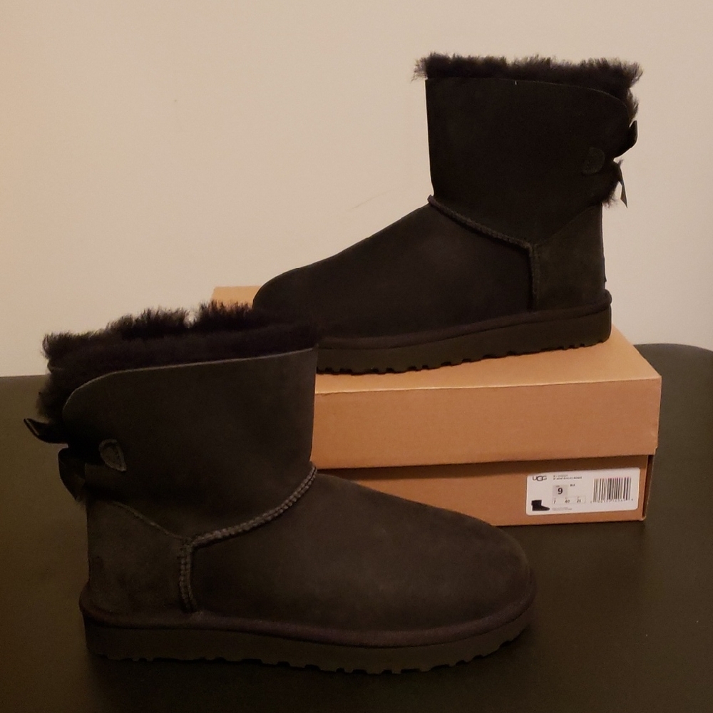 UGG W Mini Bailey Bow II BLK (Women's 9)